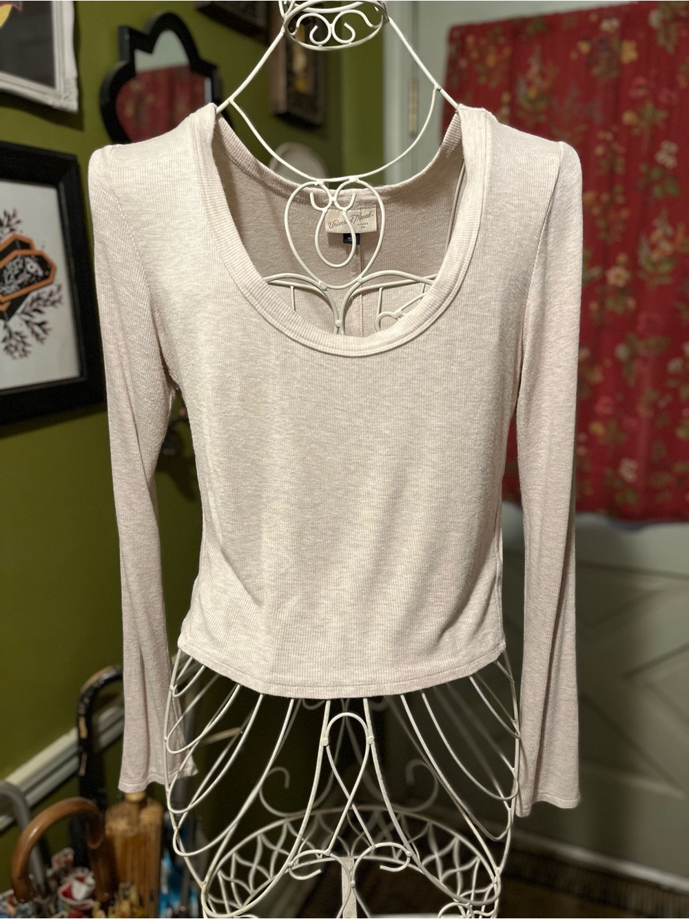 Universal Thread Light Cream Ivory Scoop Neck Long-Sleeve Top